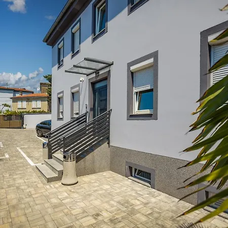 Agostini - Self Check-in - Free Gated Parking On Site Apartment *
