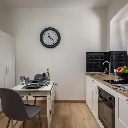 Agostini - Self Check-in - Free Gated Parking On Site Apartment