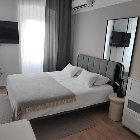 Agostini - Self Check-in - Free Gated Parking On Site Rijeka