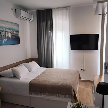 Agostini - Studios With Self Check-In - Paid Parking Inside Property