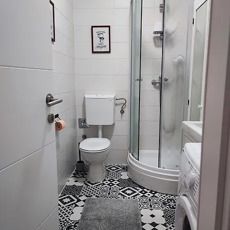 Apartment Agostini - Studios With Self Check-In - Paid Parking Inside Property