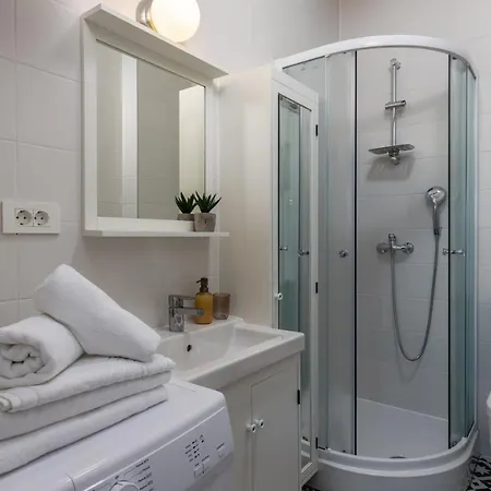 Agostini - Fully Contactless With Free Parking Included Rijeka