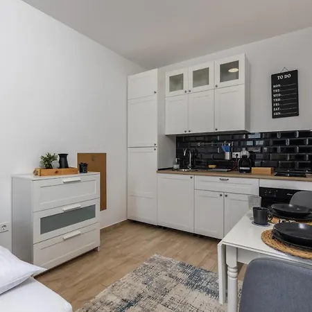 Agostini - Fully Contactless With Free Parking Included Rijeka