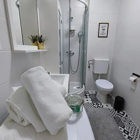 Agostini - Fully Contactless With Free Parking Included